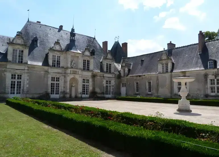 The courtyard at Château de Villesavin