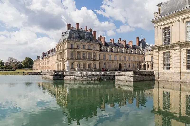 Private Vaux le Vicomte and Fontainebleau Day Trip from Paris