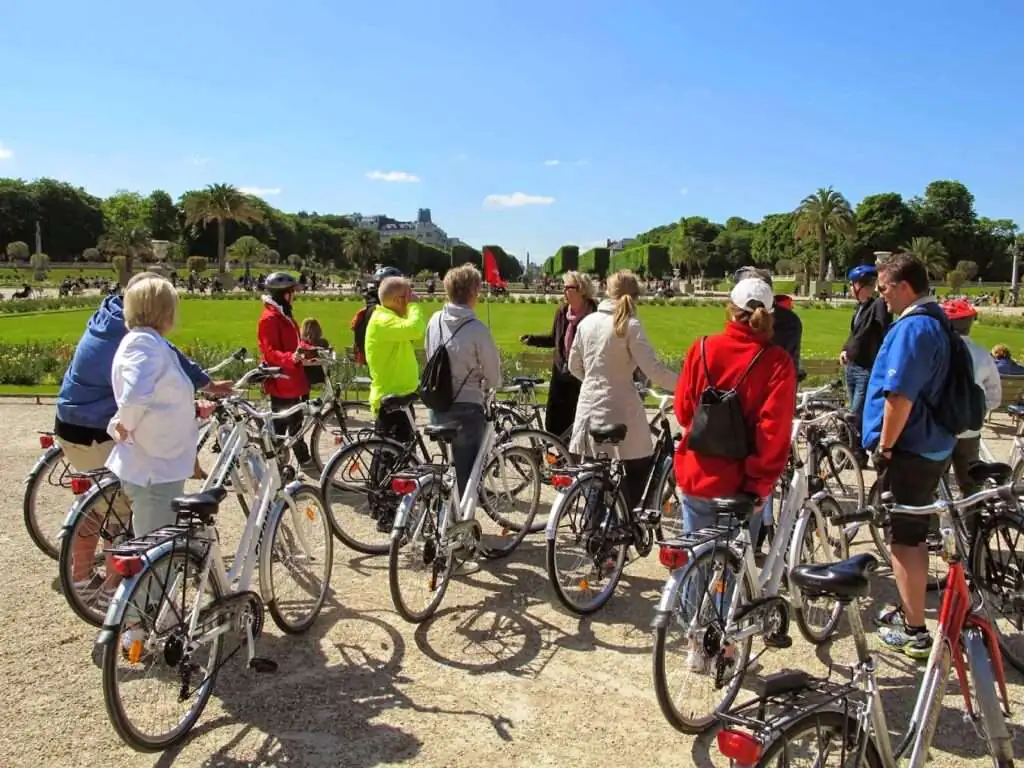 A stop in the Tuileries!