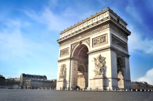 Mercedes mini-bus for private Paris tours near the Arc de Triomphe