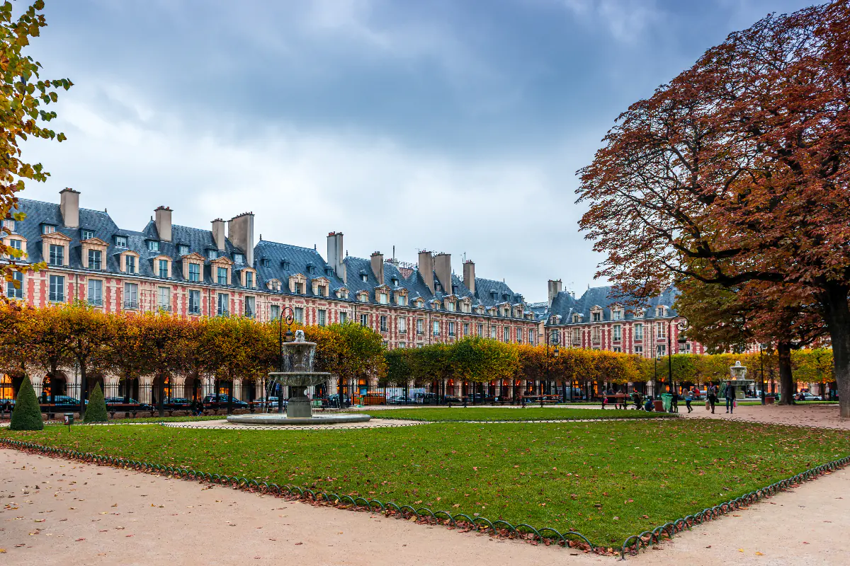 The Place des Vosges, two minutes from the Carnavalet
