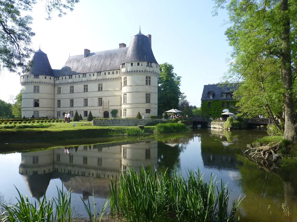 Loire Valley Vouvray Day Trip: See the castle of L'Islette.