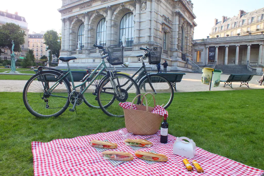Picnic at the Gardens of Musée Galleria
