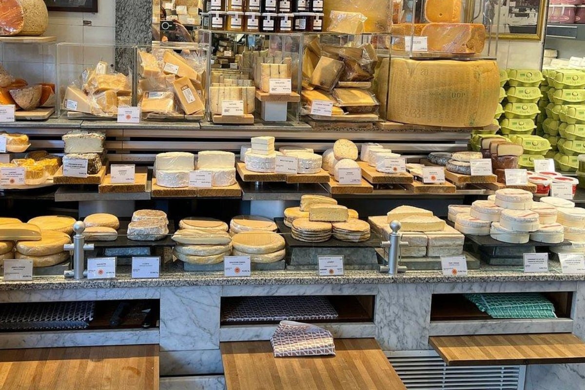 Private Marais Food Tour: tasty delights in Paris.