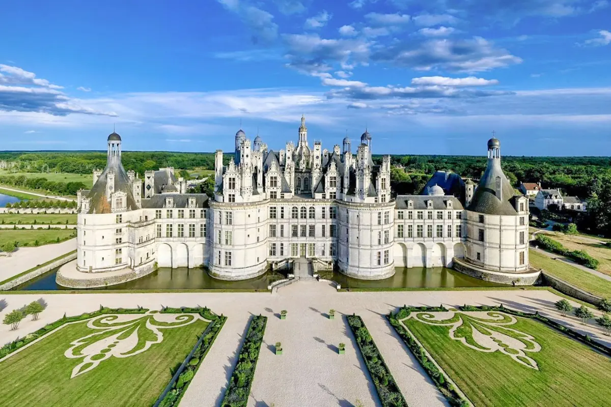 Loire Valley Day Trip from Paris - Explore the Historic Castles of Chambord and Chenonceau!