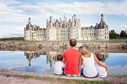 Family admiring Château de Chambord from across the reflecting pool